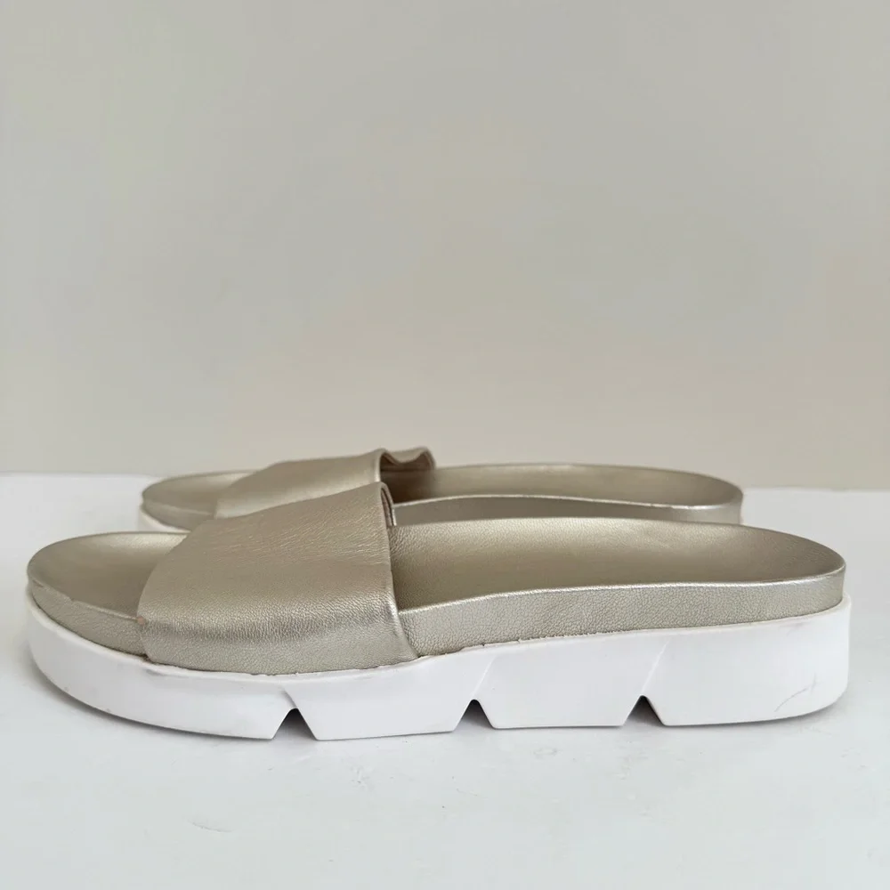 STUART WEITZMAN Landside Pewter Metallic Leather Slide Sandals 8.5